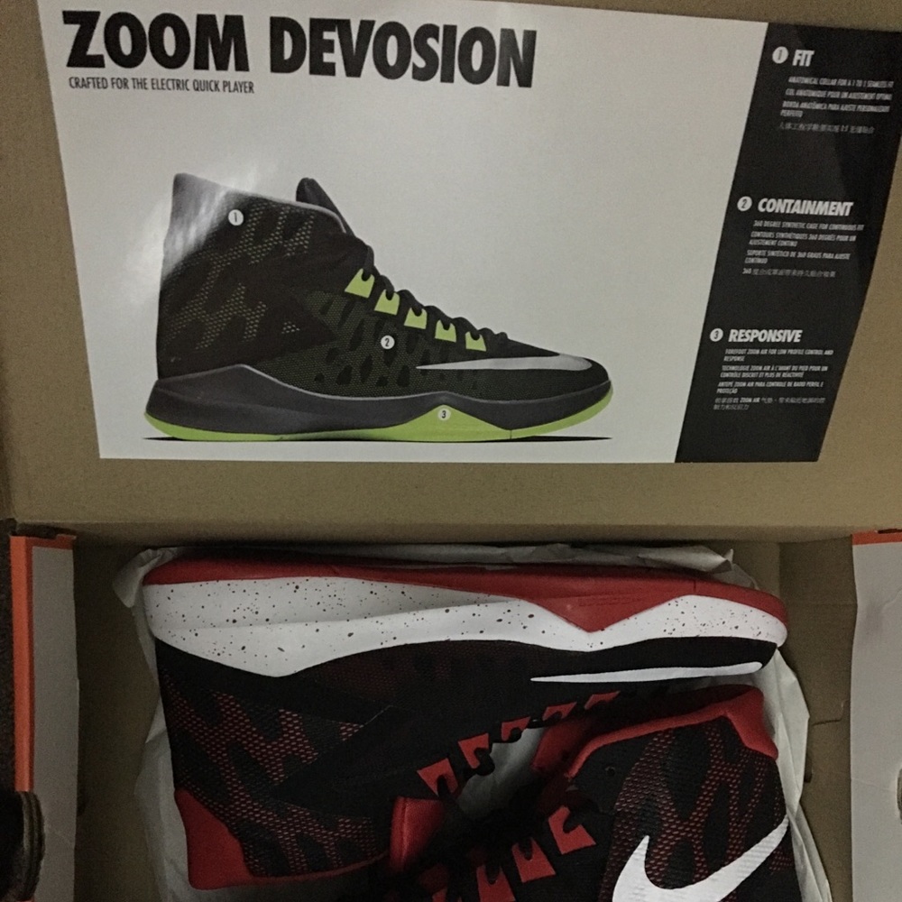 Nike Zoom Devosion size 11.5